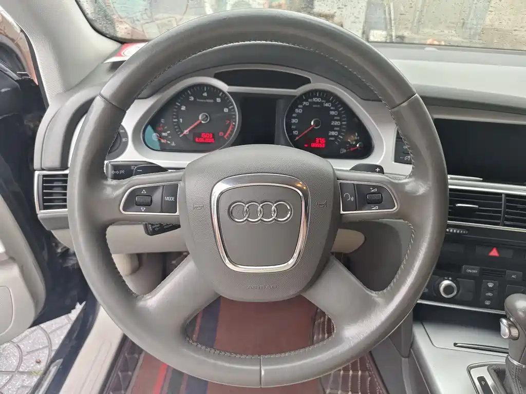 Audi A6L 2010 2.0 TFSI AT