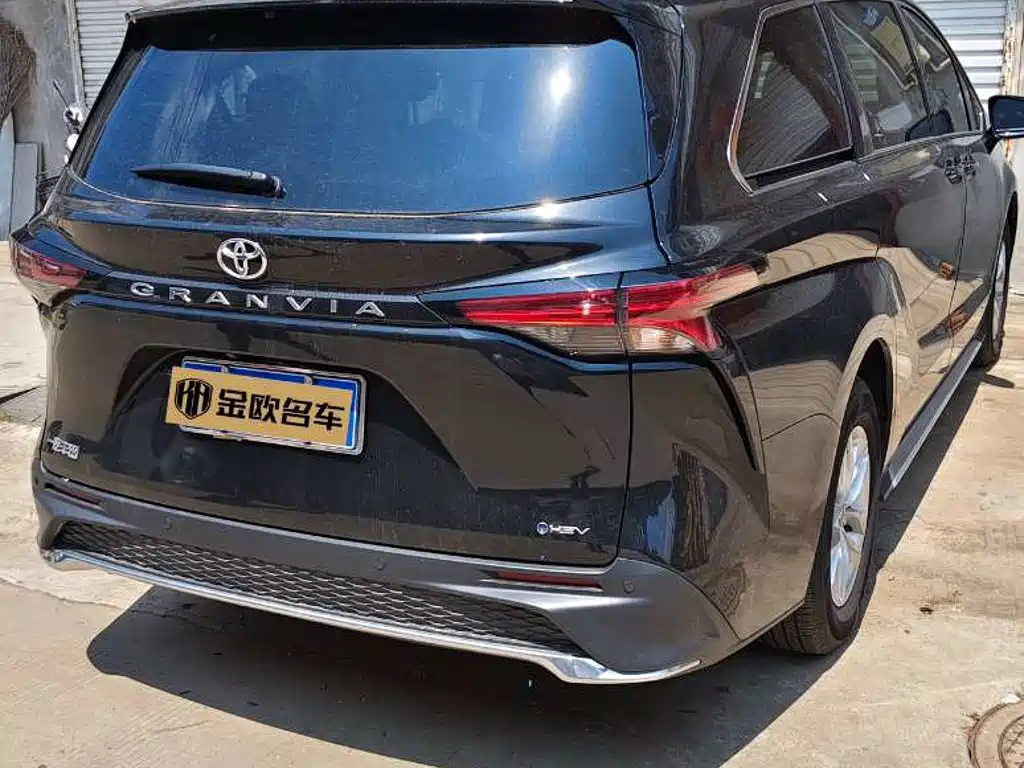 Toyota Granvia — миниатюра 2