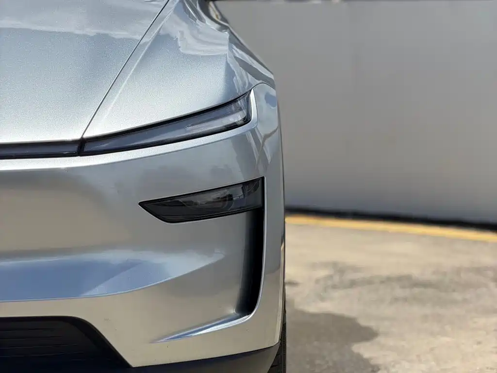 Tesla Model Y L