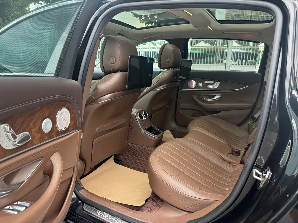 Mercedes-Benz E-Class — миниатюра 6