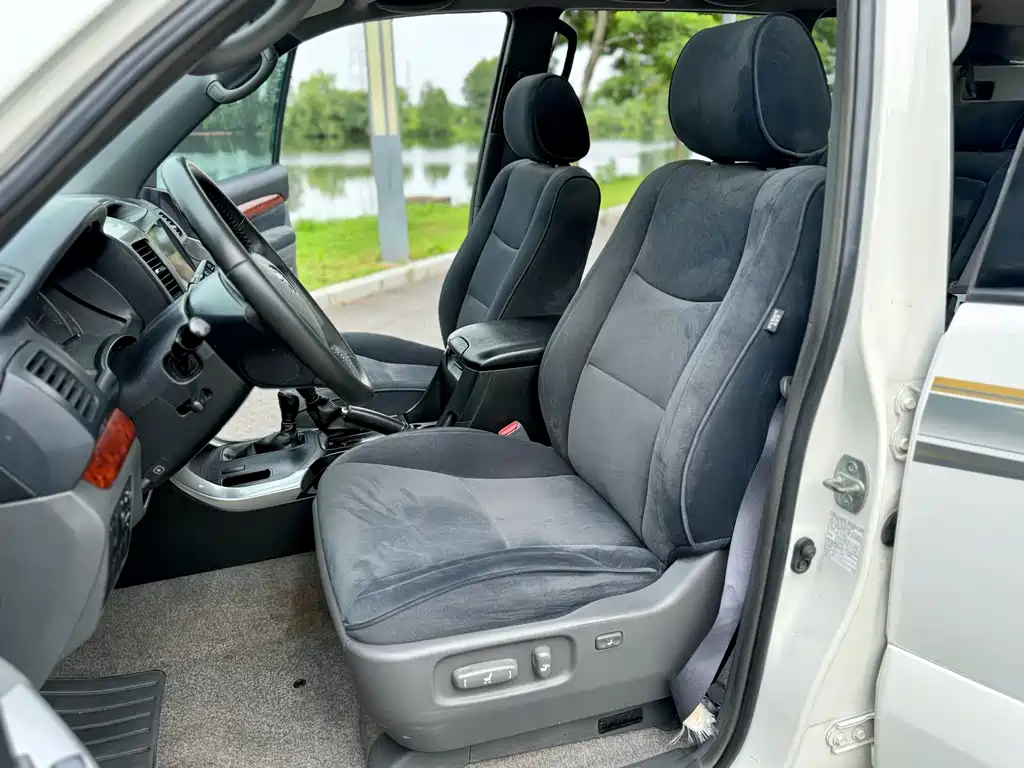 Toyota Land Cruiser Prado 2004 4.0L AT GX