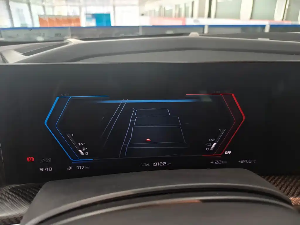 BMW XM — миниатюра 10