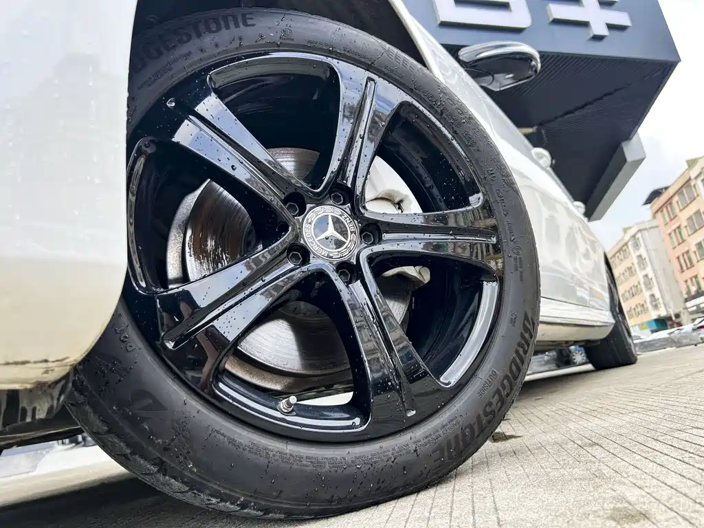 Mercedes-Benz E-Class — миниатюра 5