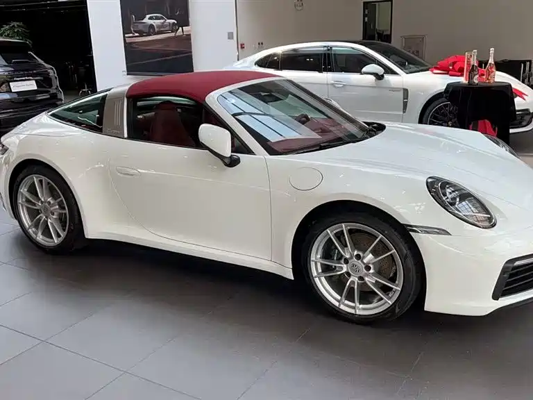PORSCHE 911