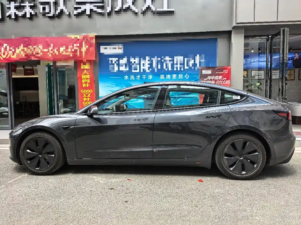 Tesla Model 3 — миниатюра 7
