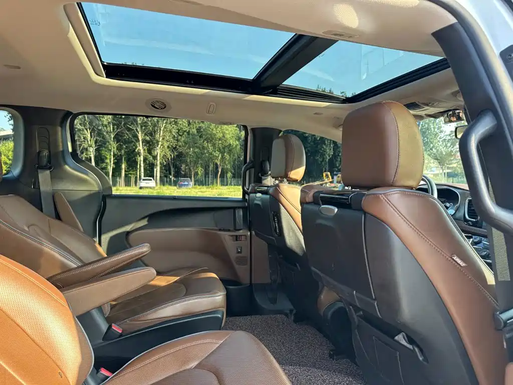 Chrysler Grand Voyager (Import) — миниатюра 20