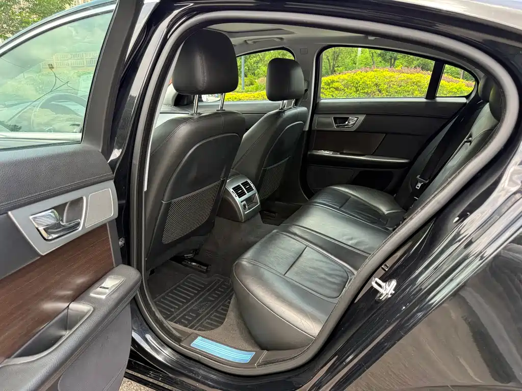 Jaguar XF — миниатюра 9