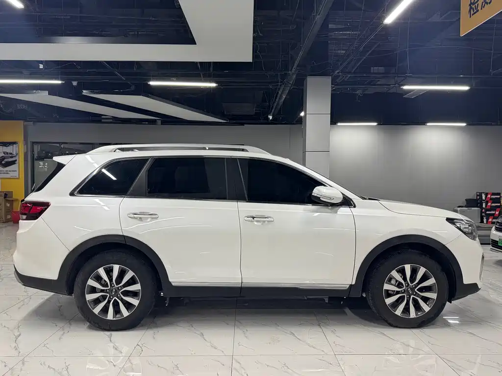 KIA KX7