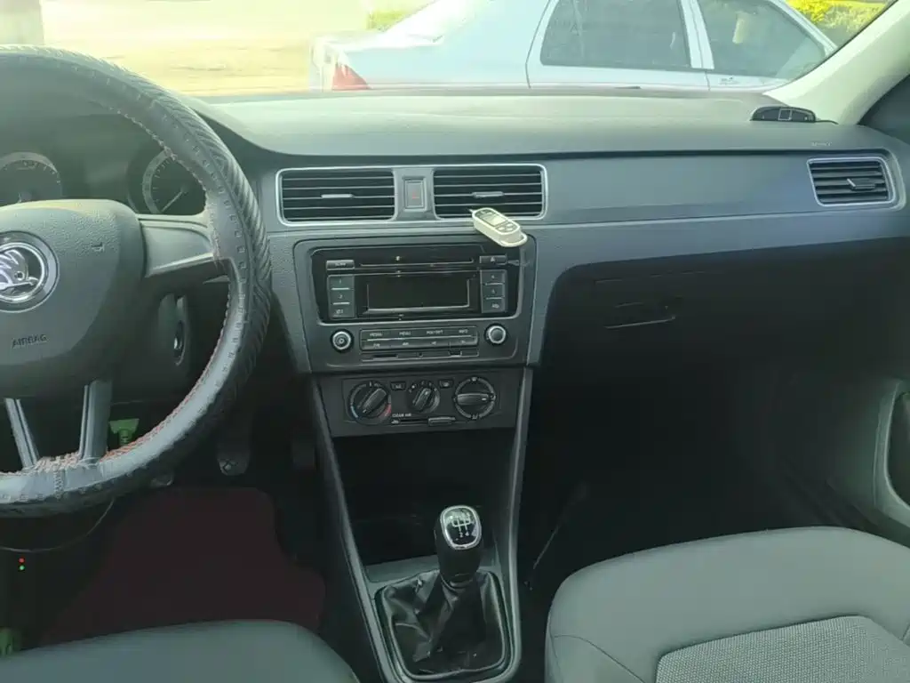 Skoda Rapid Spaceback — миниатюра 13