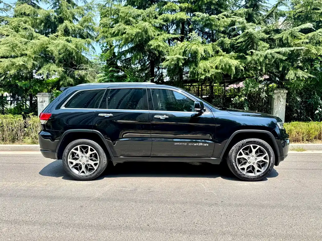 Jeep Grand Cherokee (Import) — миниатюра 6