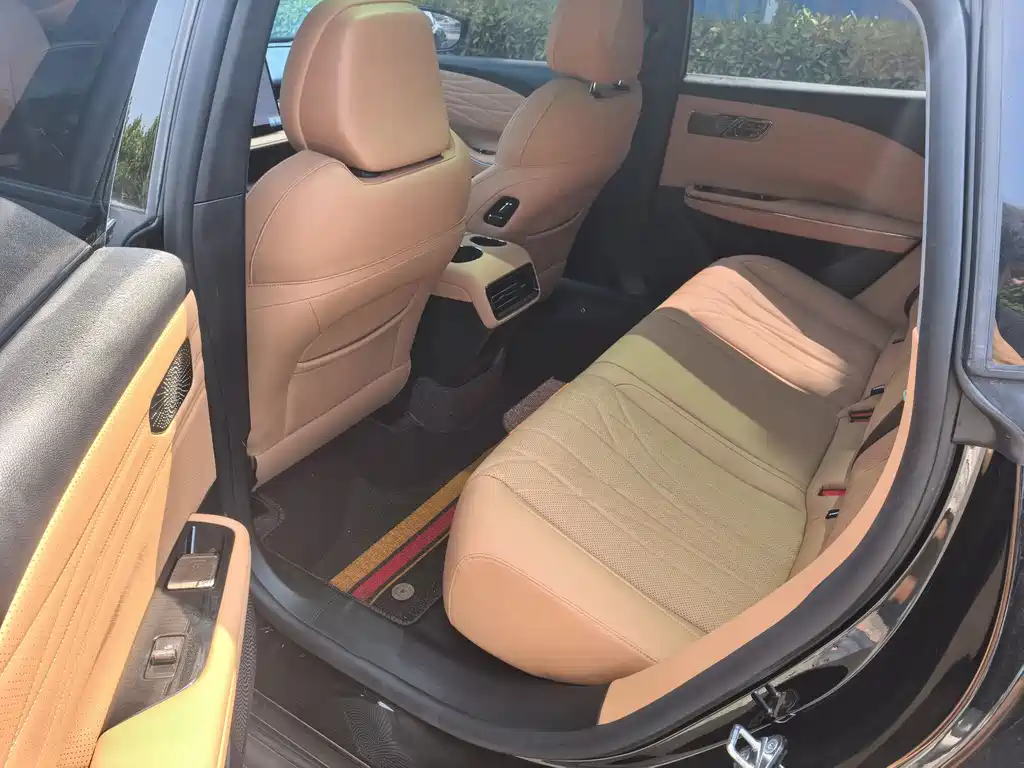 Geely Galaxy Galaxy 8 8 2025 130km EM-i Luxury