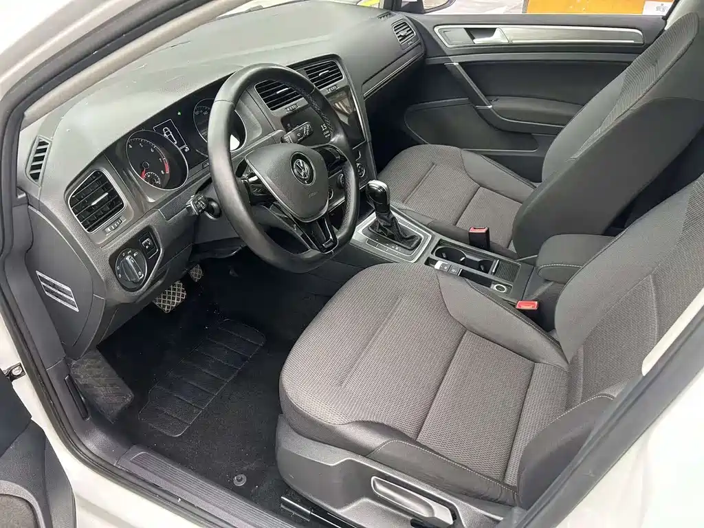 Volkswagen Golf 2016 230TSI AT Comfort
