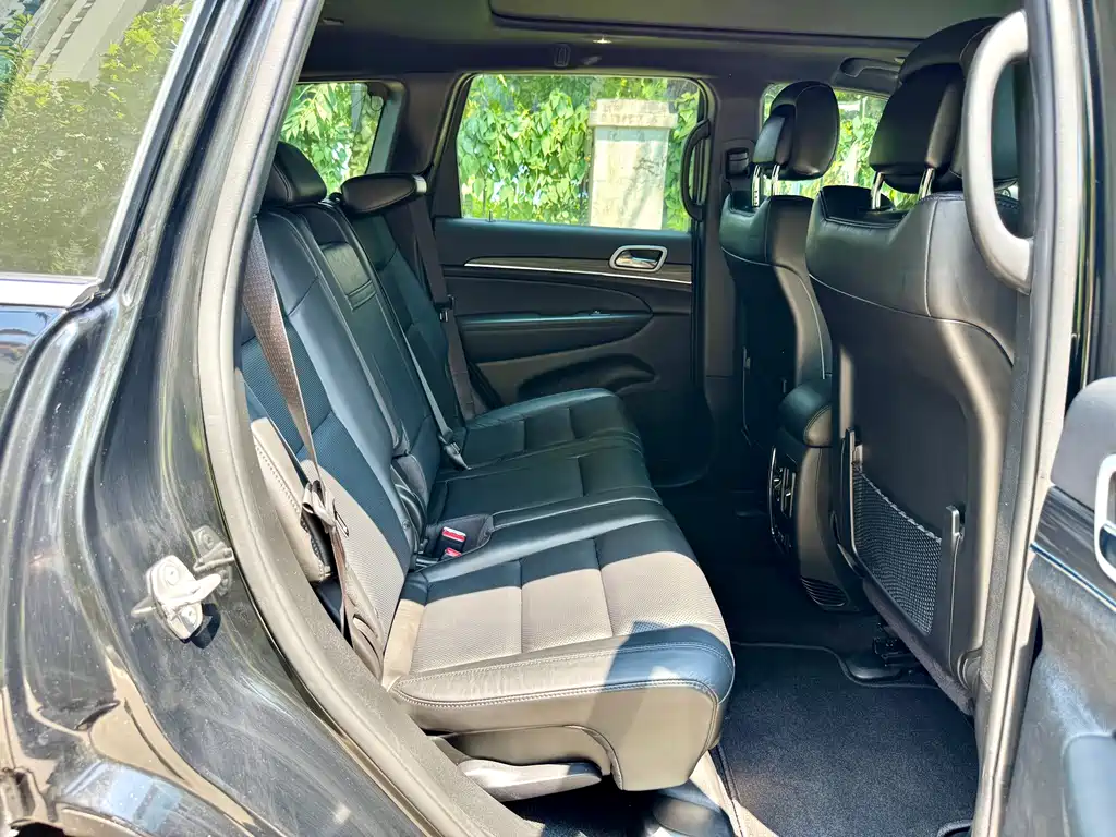 Jeep Grand Cherokee (Import) — миниатюра 22