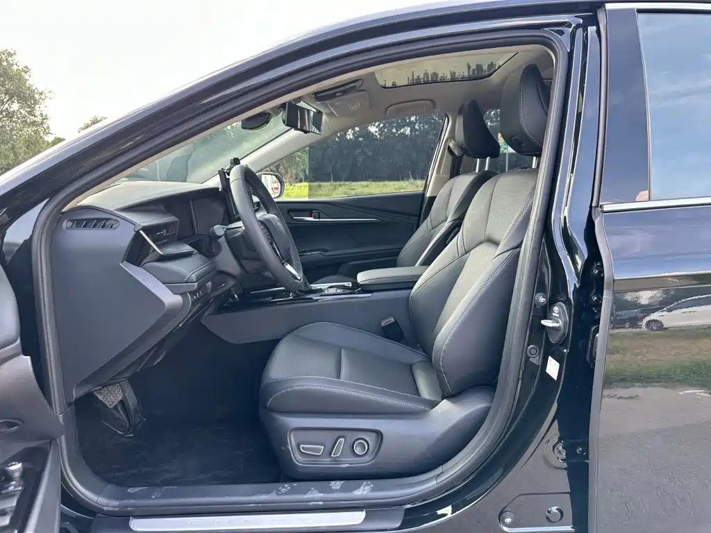 Toyota Camry — миниатюра 8