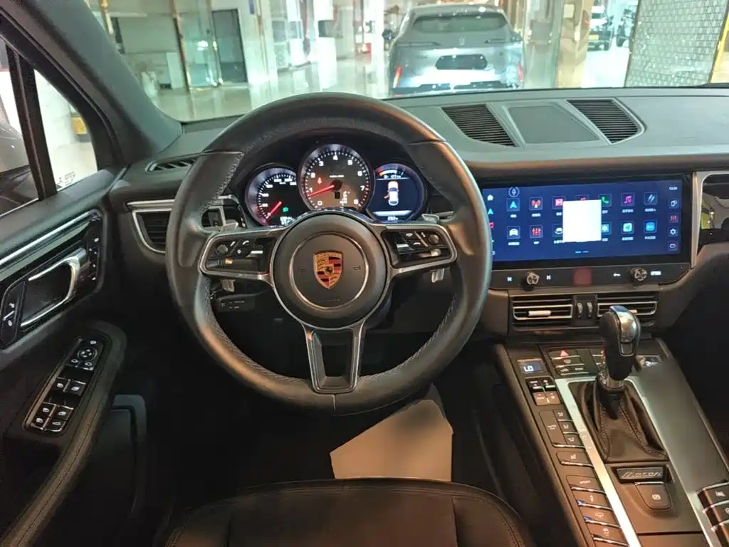 Porsche Macan — миниатюра 11