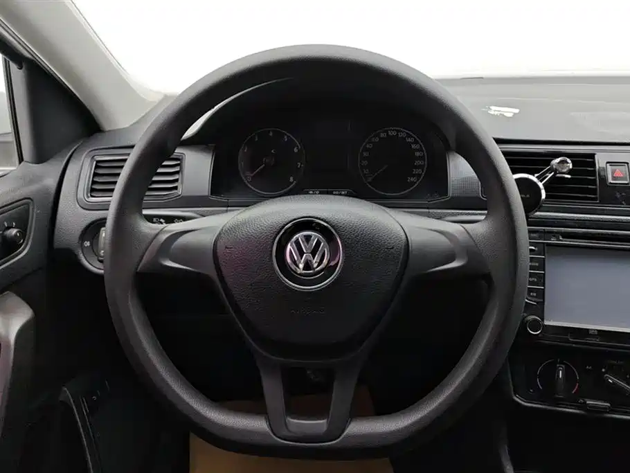 VOLKSWAGEN SANTANA