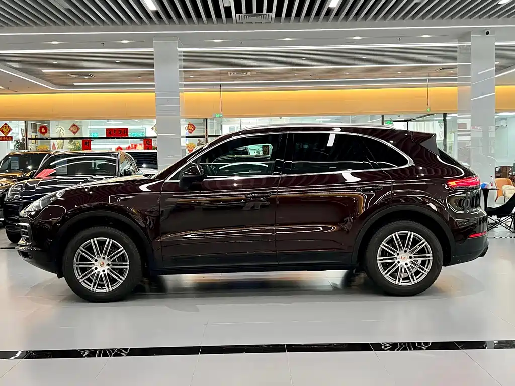 Porsche Cayenne — миниатюра 7