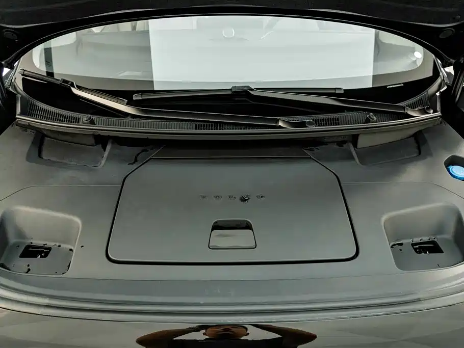 Volvo EM90 — миниатюра 32