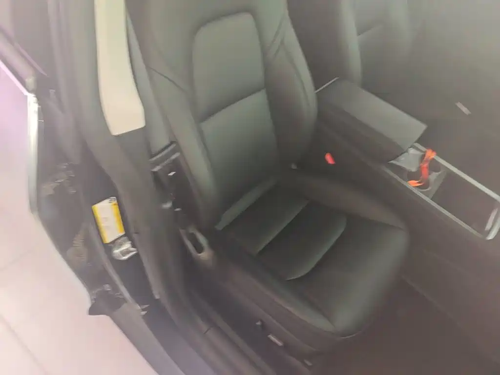 Tesla Model Y — миниатюра 25