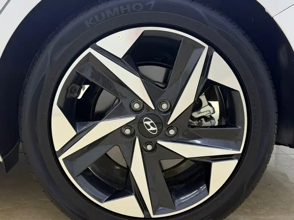 Hyundai Elantra — миниатюра 23