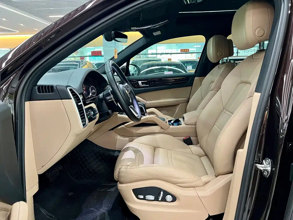 Porsche Cayenne — миниатюра 8