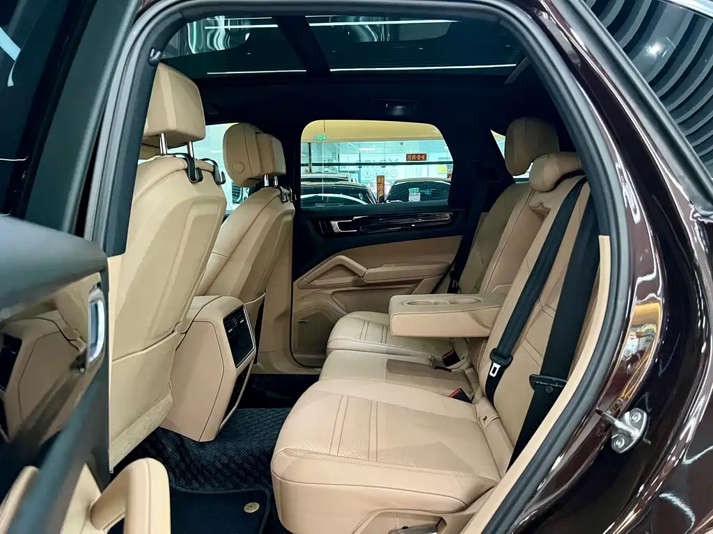 Porsche Cayenne — миниатюра 9
