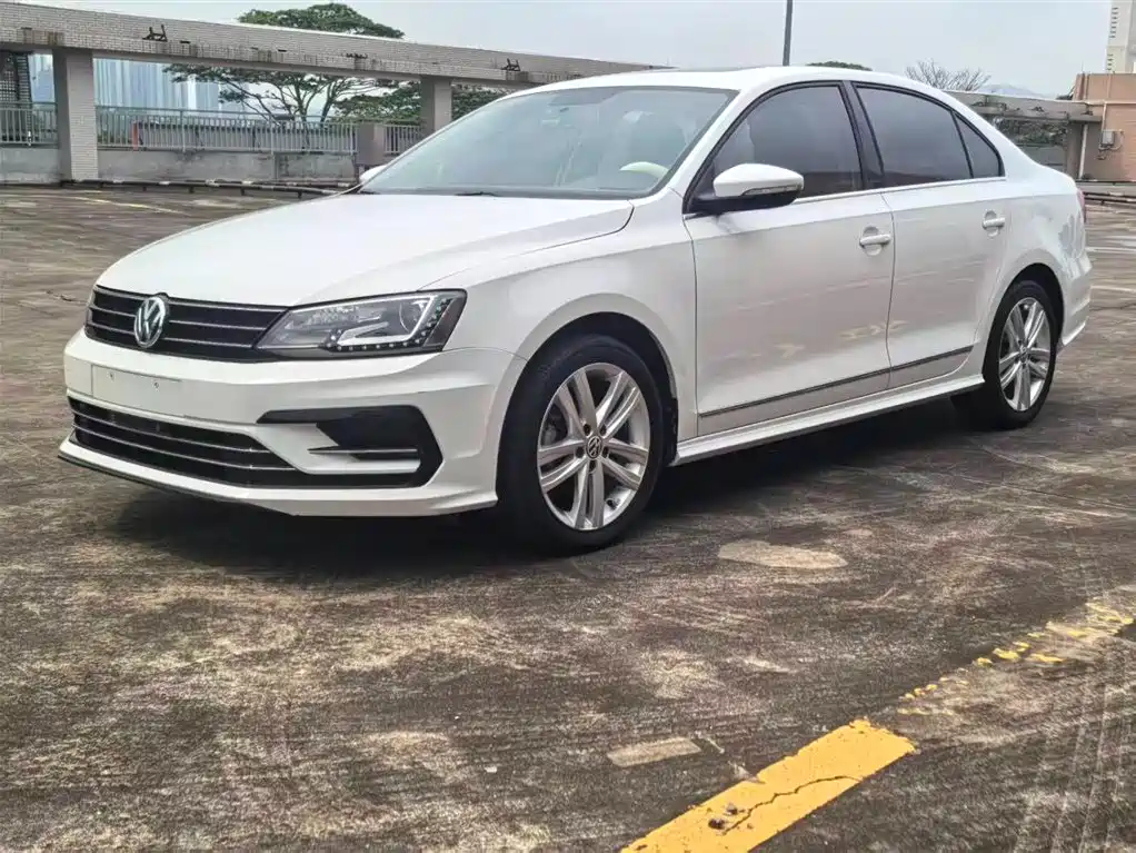 Volkswagen Sagitar 2018