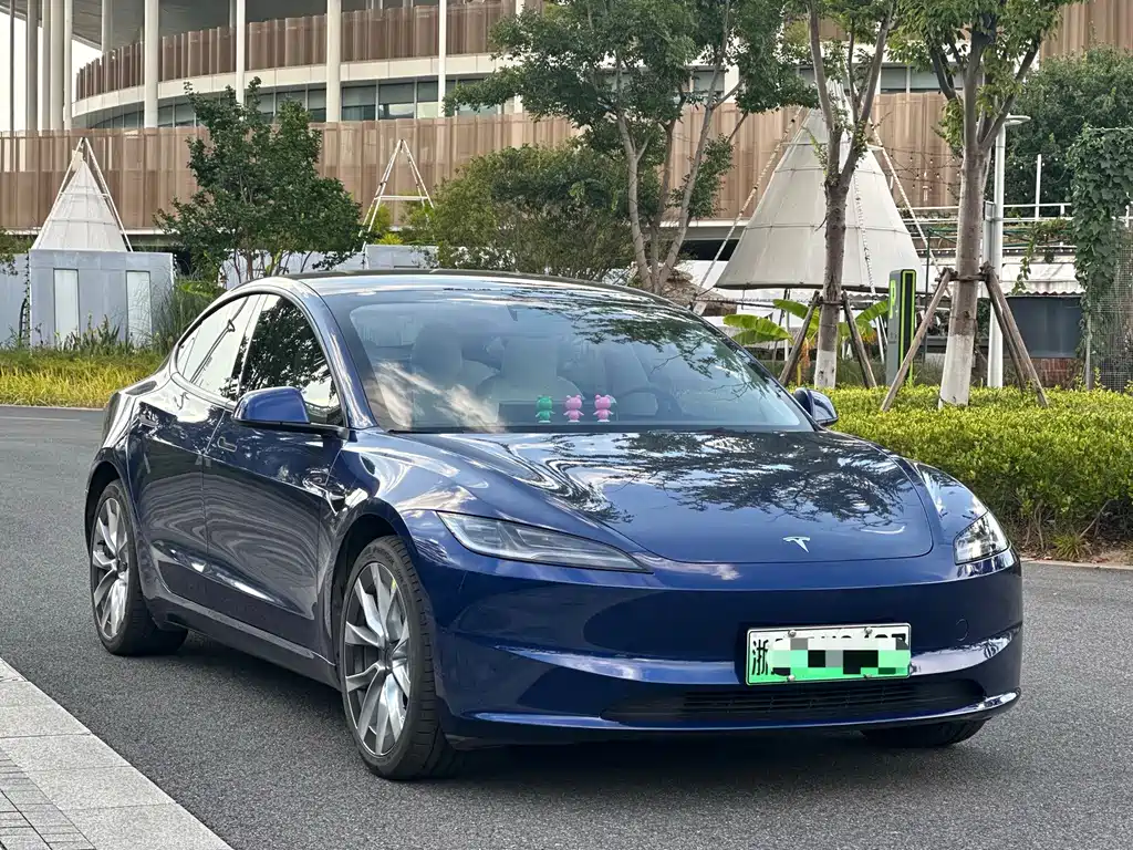 Tesla Model 3 — миниатюра 3