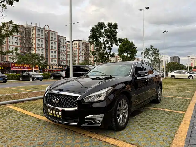 INFINITI Q70 2018