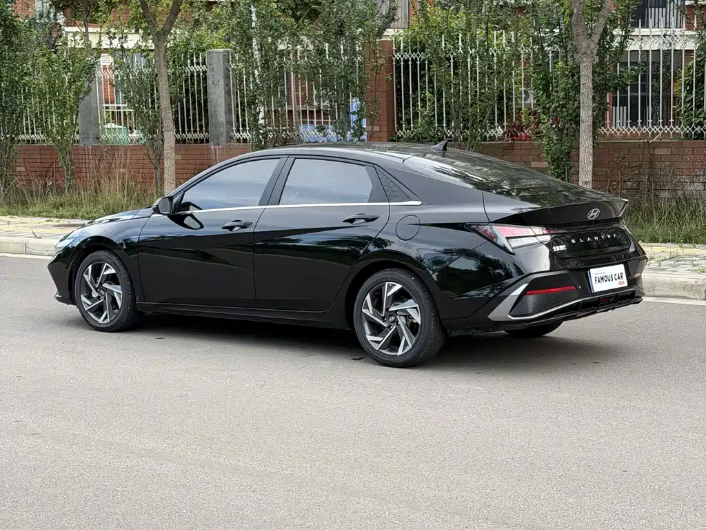 Hyundai Elantra — миниатюра 6