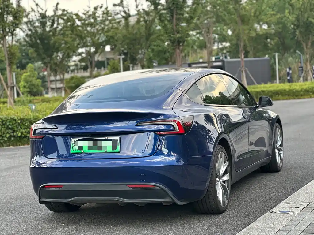 Tesla Model 3 — миниатюра 6