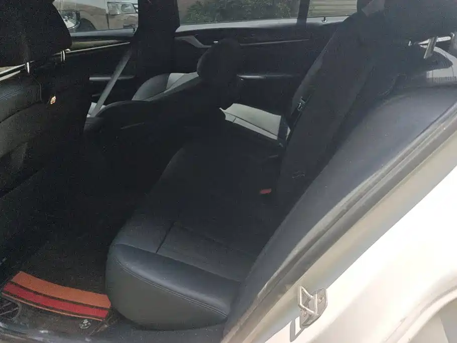 BMW 5 Series — миниатюра 11