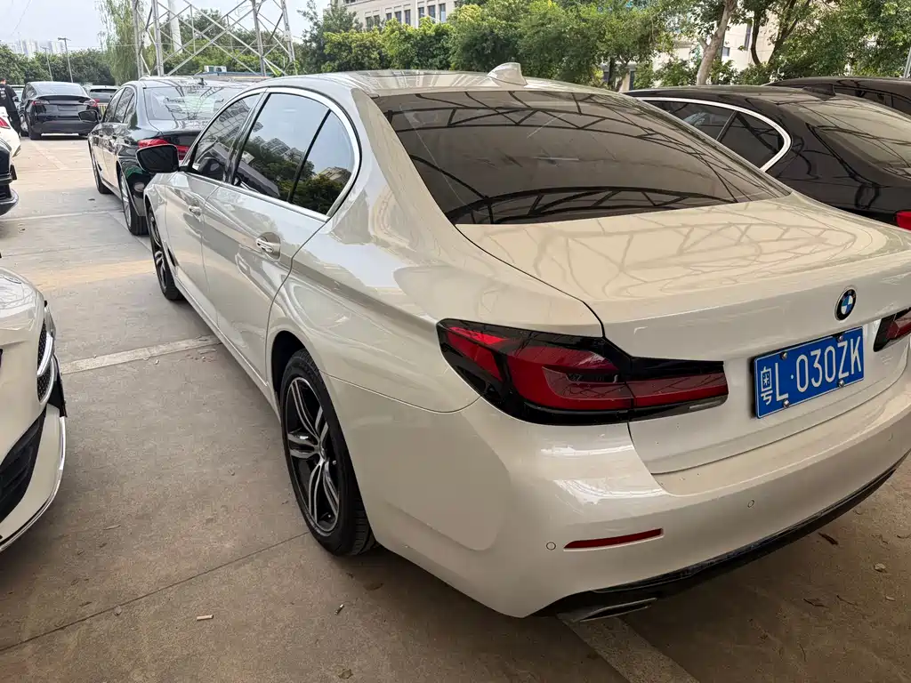 BMW 5 Series — миниатюра 6