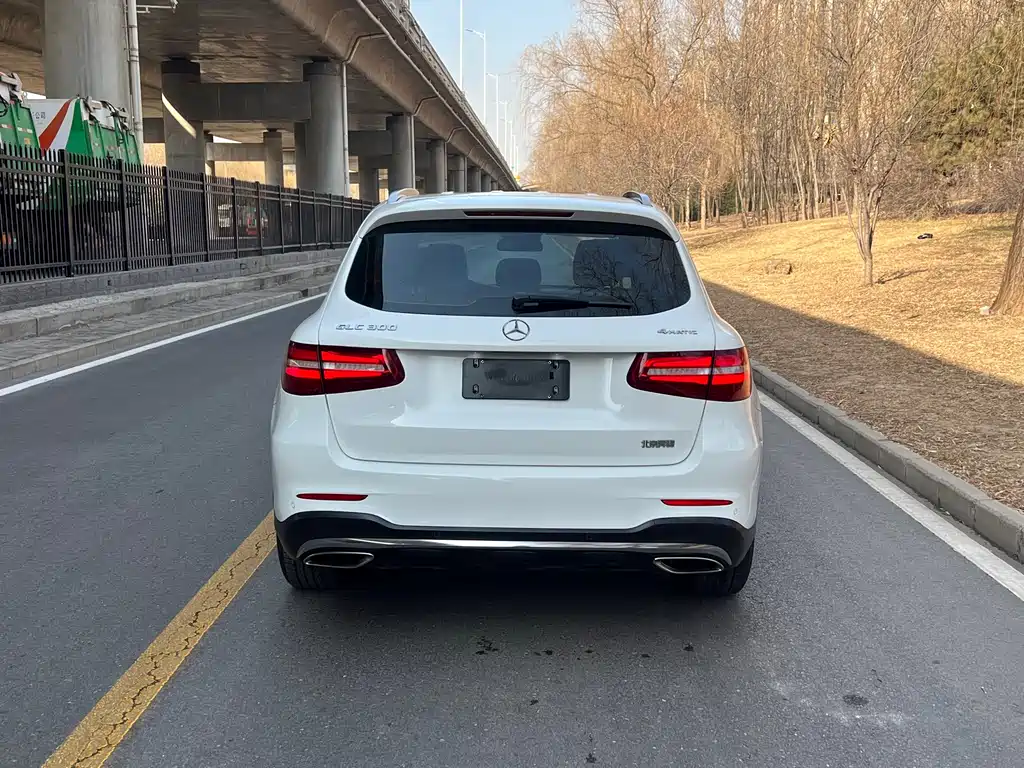 MERCEDES-BENZ GLC