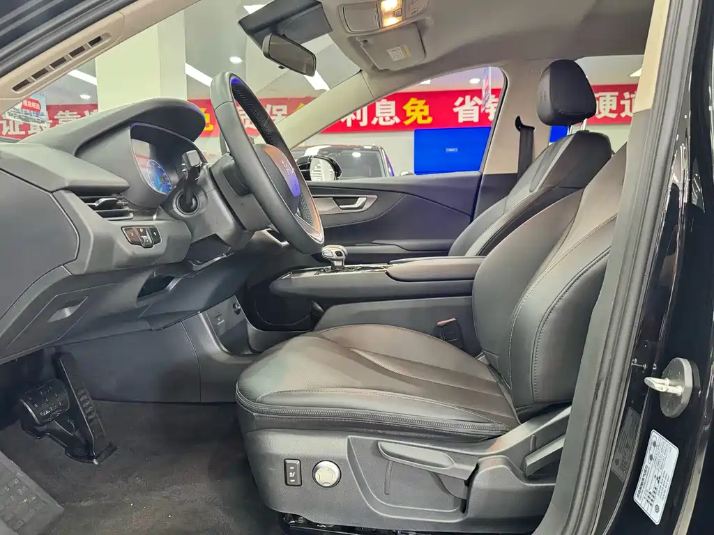 Hongqi Hongqi E-QM5 — миниатюра 5