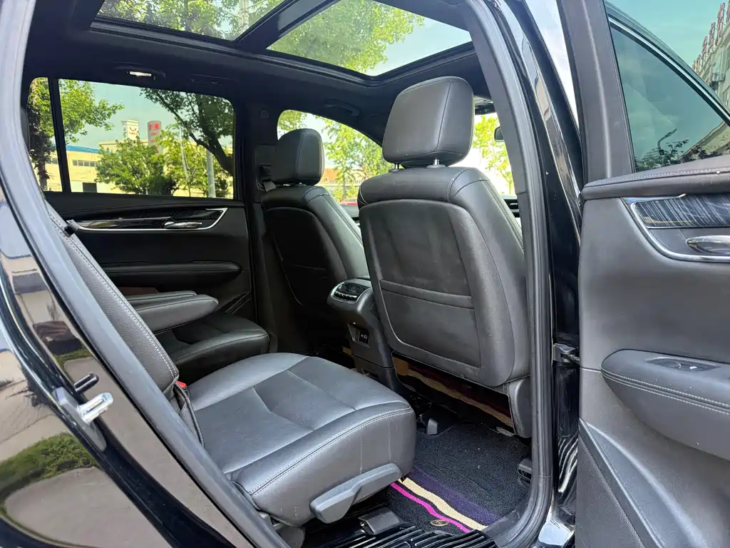 Cadillac XT6 2022 2.0T мест Luxury