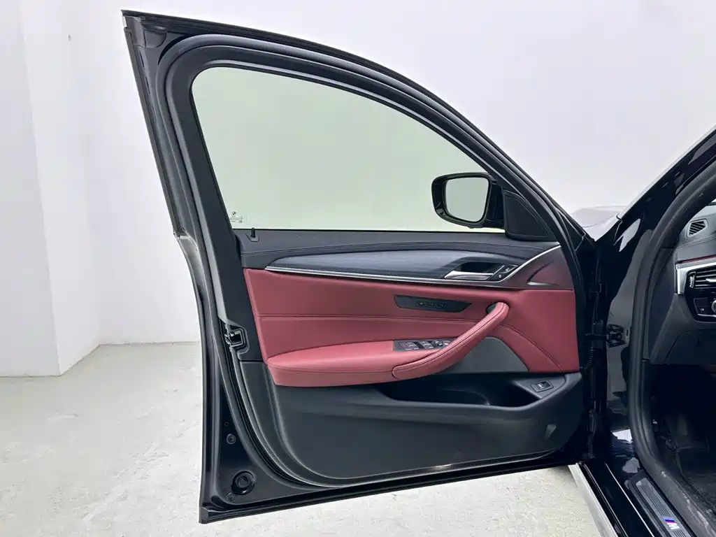 BMW 5 Series — миниатюра 16