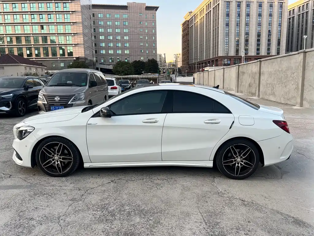 MERCEDES-BENZ CLA