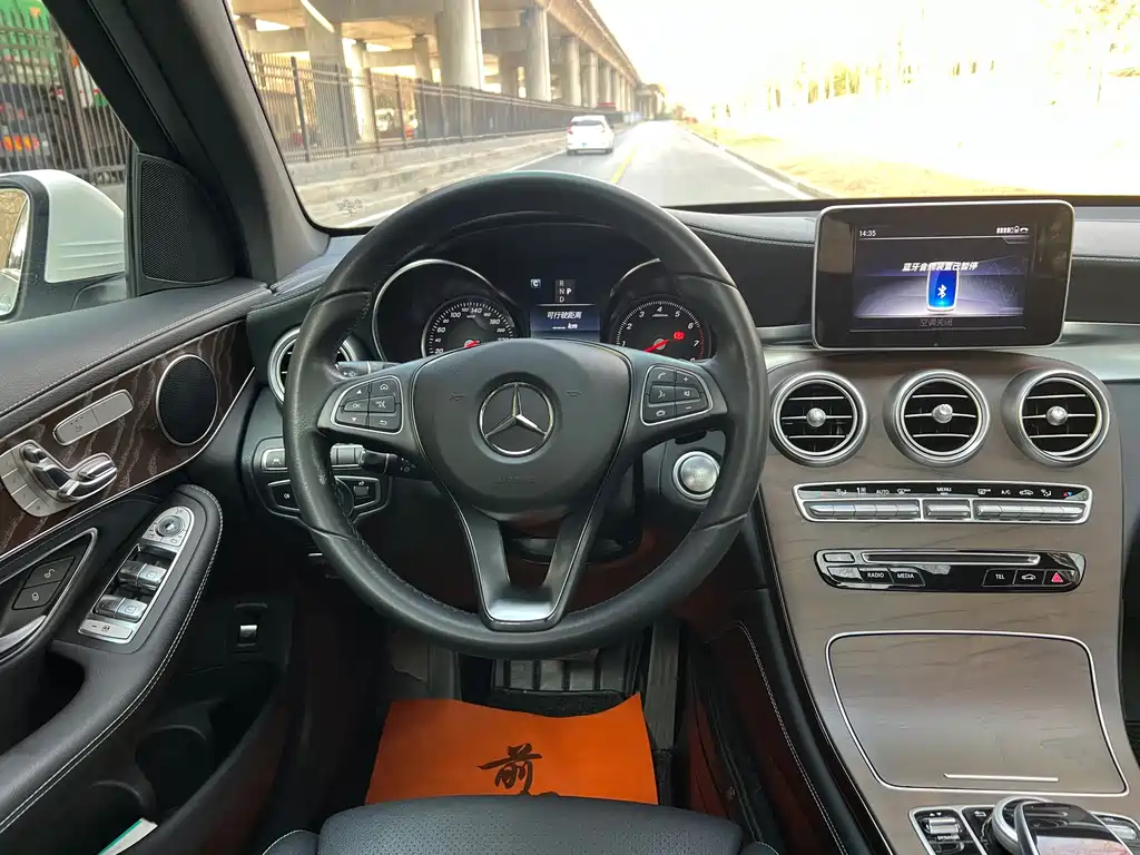 MERCEDES-BENZ GLC