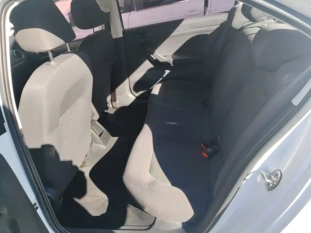 Volkswagen Jetta — миниатюра 17