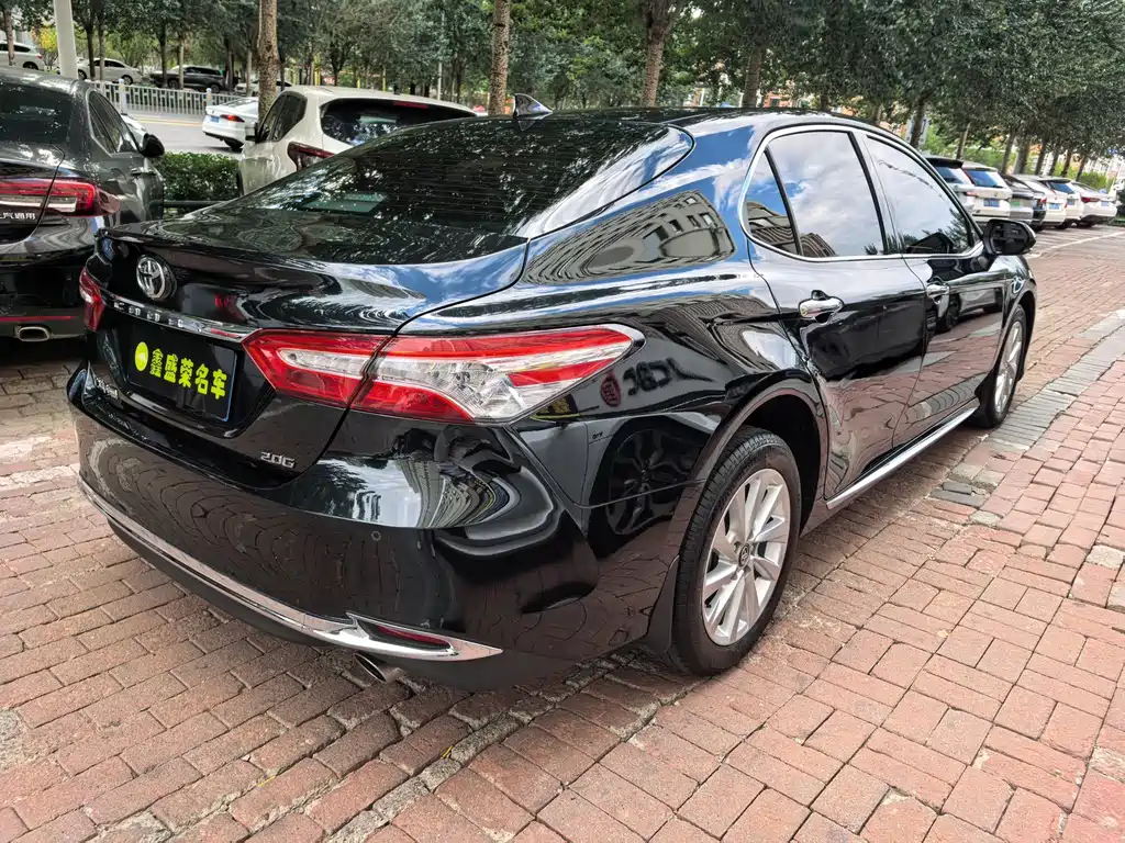 Toyota Camry — миниатюра 4