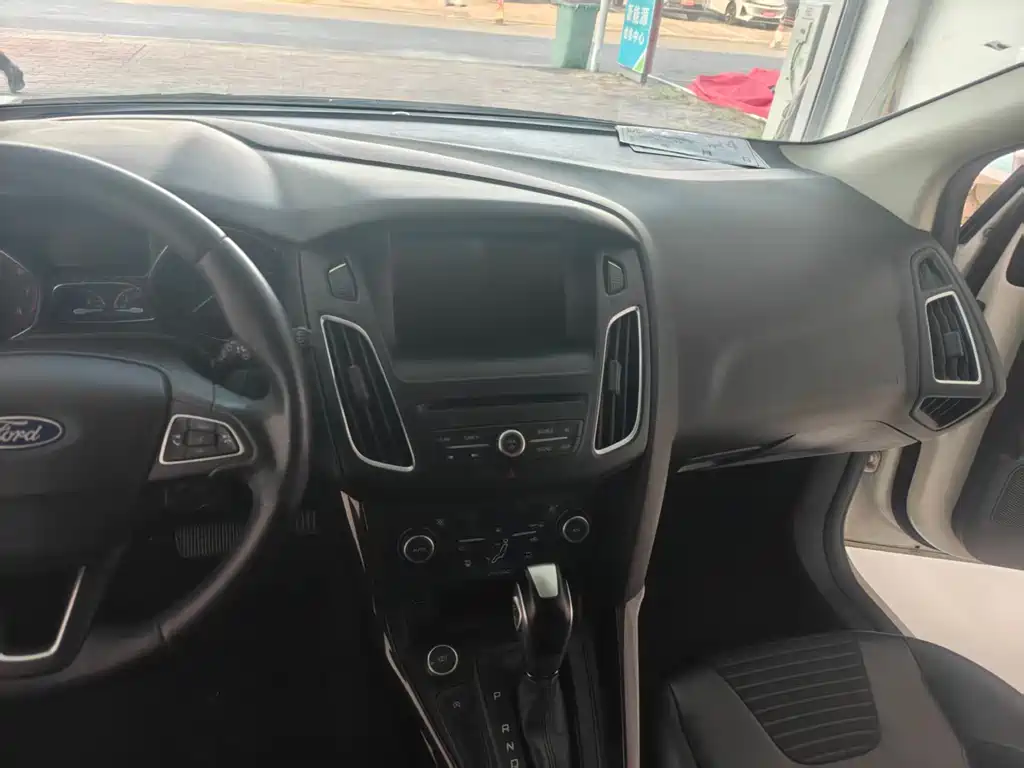 Ford Focus — миниатюра 6