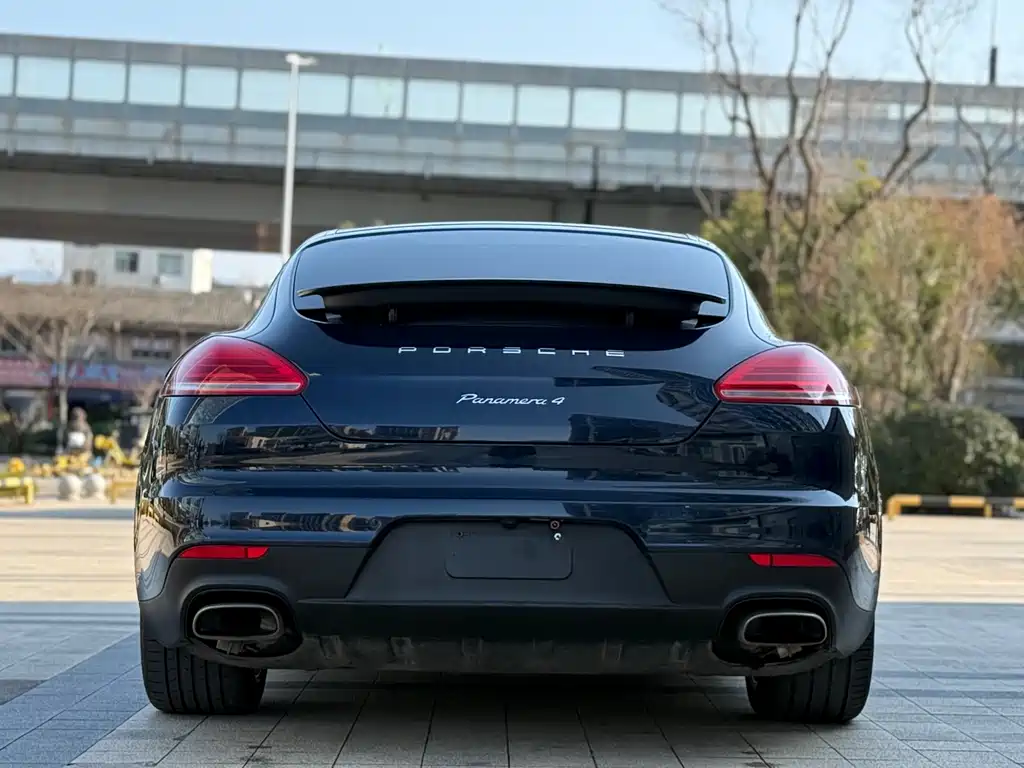 PORSCHE PANAMERA