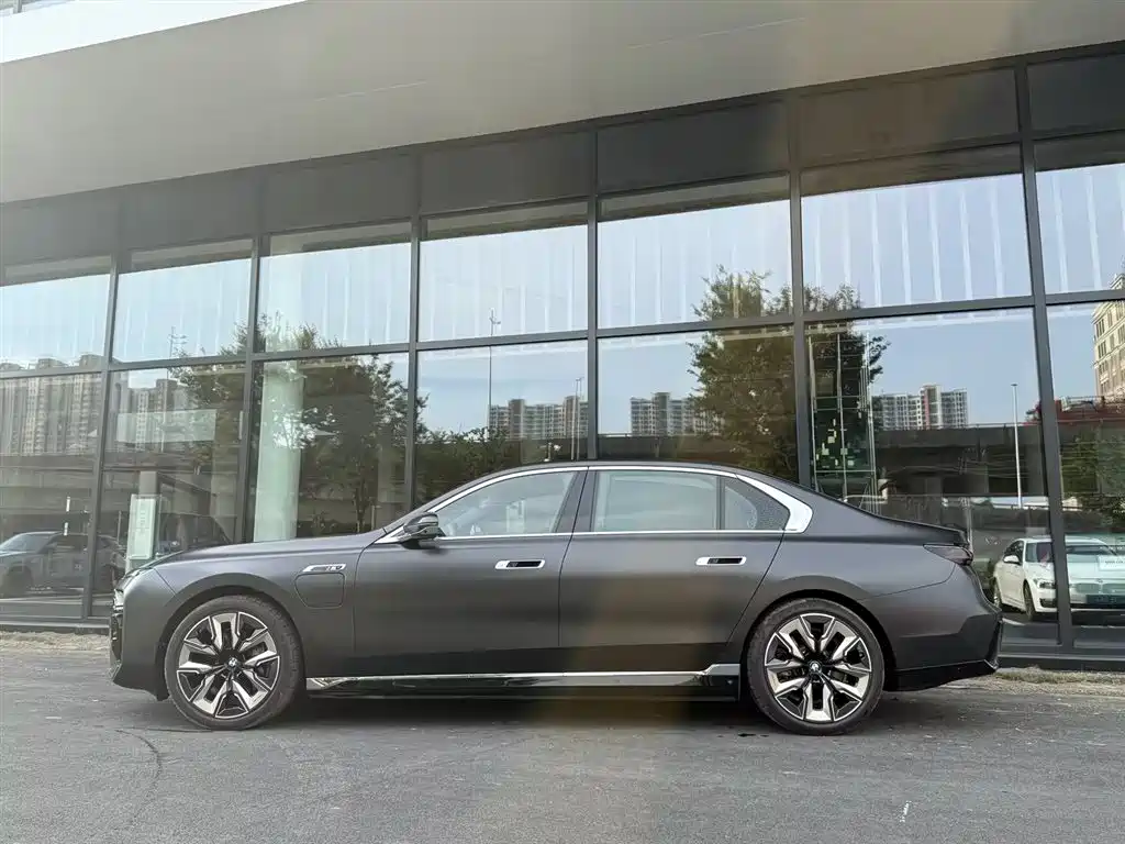 BMW i7 — миниатюра 3