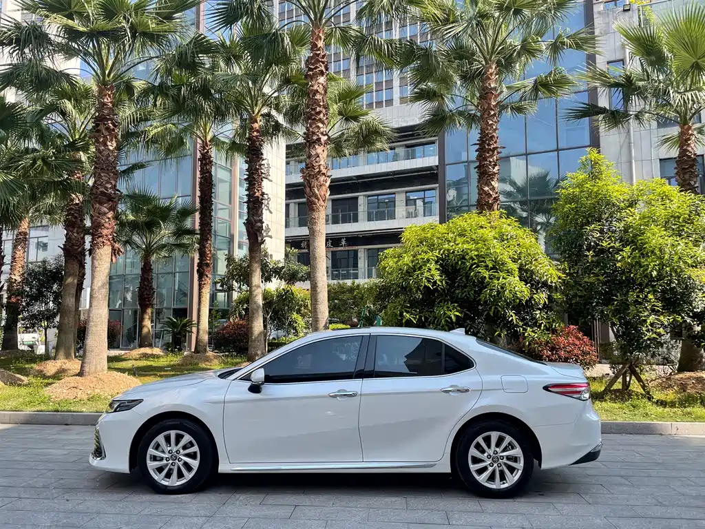 Toyota Camry — миниатюра 7