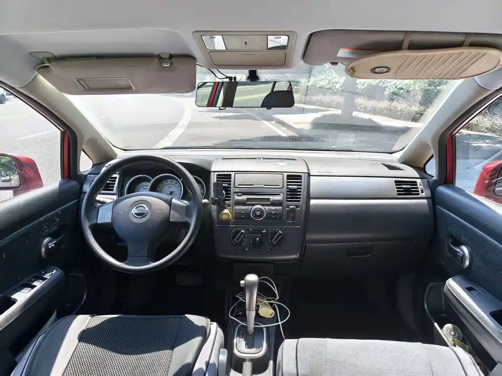 Nissan Tiida — миниатюра 8