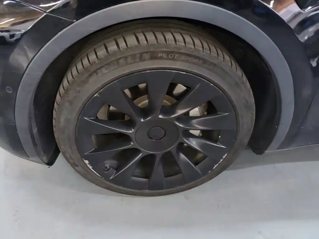 Tesla Model Y — миниатюра 23