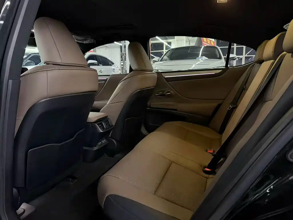 Lexus ES — миниатюра 6