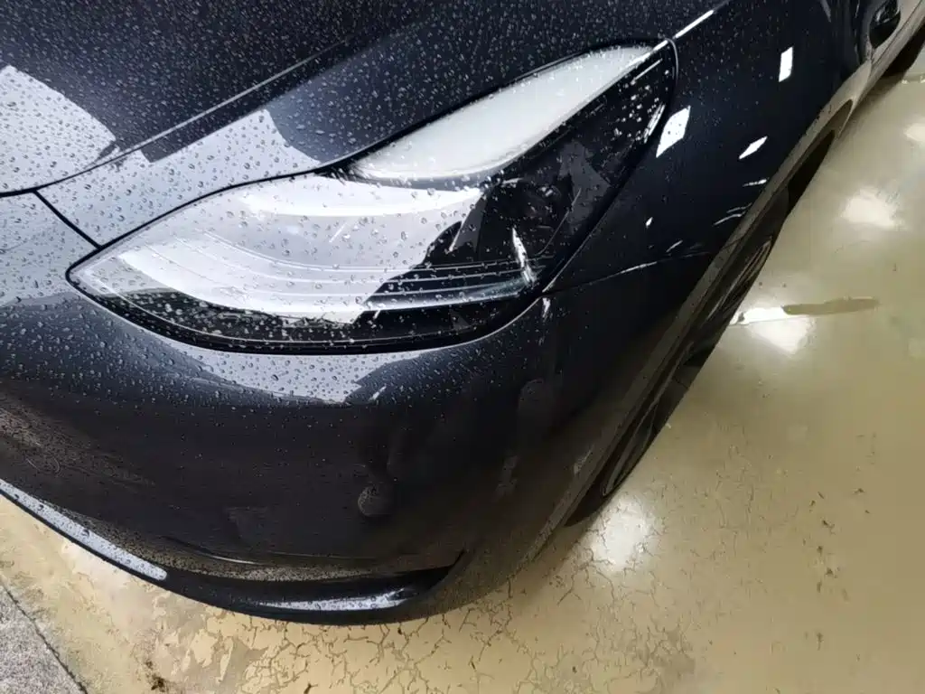 Tesla Model Y — миниатюра 24