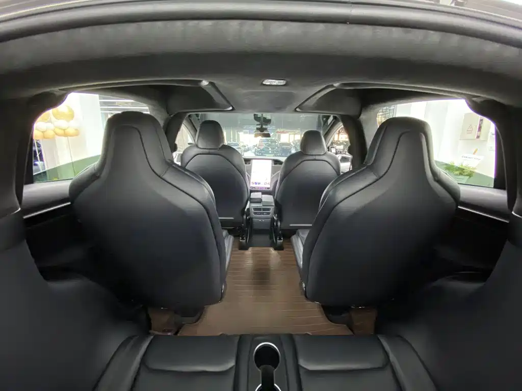 Tesla Model X — миниатюра 28